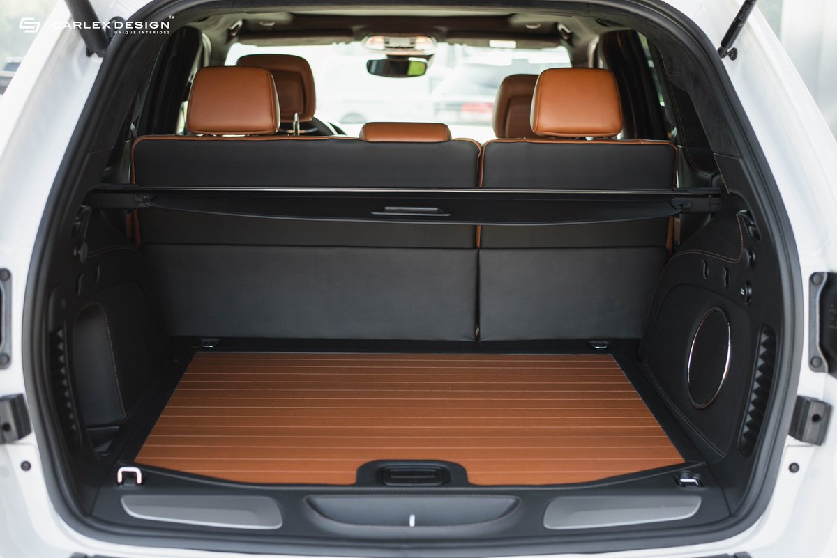 CarlexDesign's tweet image. #Jeep Grand Cherokee 2018 SRT came to us for an exclusive leather trim and wooden load compartment floor which we crafted especially for this model. Brown details and wood, added to the interior a bit of pleasant warm ambience and luxury look. How do you like it?
#JeepELITE