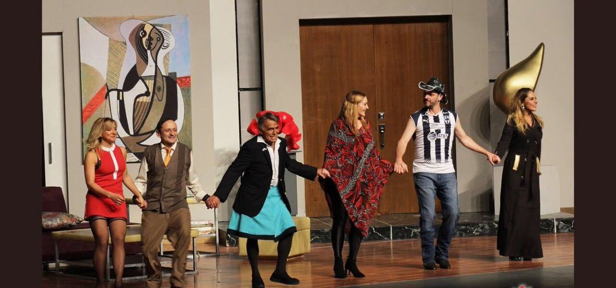 Allá vamos Chihuahua! Nos vemos hoy con #LaSeñoraPresidenta Teatro de los héroes, 7 y 9 30 pm. <a href="/HectorSuarezTV/">Hector Suarez</a> <a href="/AnnaCiocchetti/">Anna Ciocchetti</a> <a href="/fastlicht/">Ricardo Fastlicht</a> <a href="/SandraQGT/">Sandra Quiroz</a> <a href="/martino_flor/">Flor Martino</a> y yo últimas funciones de la gira! @GOUPRODUCCIONES