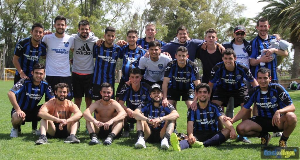 Mayor cantidad de puntos por Divisional:
A: <a href="/Tenis_Pinar/">Club de Tenis El Pinar</a> y <a href="/NacionalUniver/">Nacional Universitario</a> 35
B: <a href="/SILomasU/">San Isidro Lomas Universitario</a> 32
C: <a href="/CPC_LigaU/">Carrasco Polo</a> 32
D: <a href="/OldWoodlands_/">Old Woodlands Club</a> 37
E: <a href="/WanderersU/">Wanderers Universitario</a> 35
F: <a href="/SantaElenaU/">Santa Elena U</a> 43
G: <a href="/BodyFactory2002/">Body Factory U</a> 38
H: <a href="/juegaSERVIAM/">UT SERVIAM</a> y <a href="/SElenaLagomarU/">Santa Elena LagomarU</a> 33
I: Aún no terminó la 1aRueda.