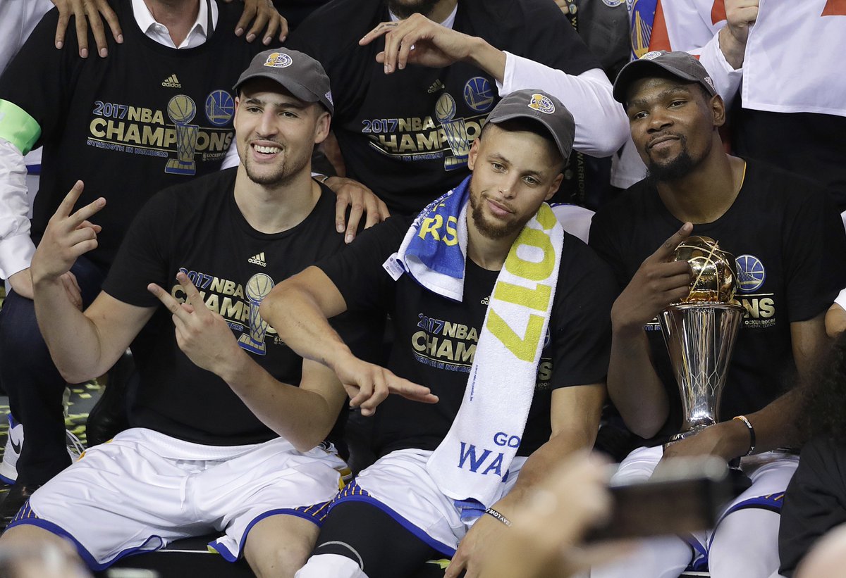 BleacherReport's tweet photo. WED: Steph hits 11 3s, drops 51

FRI: Durant destroys Knicks for 41

SUN: KD, Steph nearly combine for 70

MON: Klay breaks Steph’s record (14 3s), drops 52

All in under a week. Unreal. 

(H/T @ThePackageJG) https://t.co/O8owsUhm84