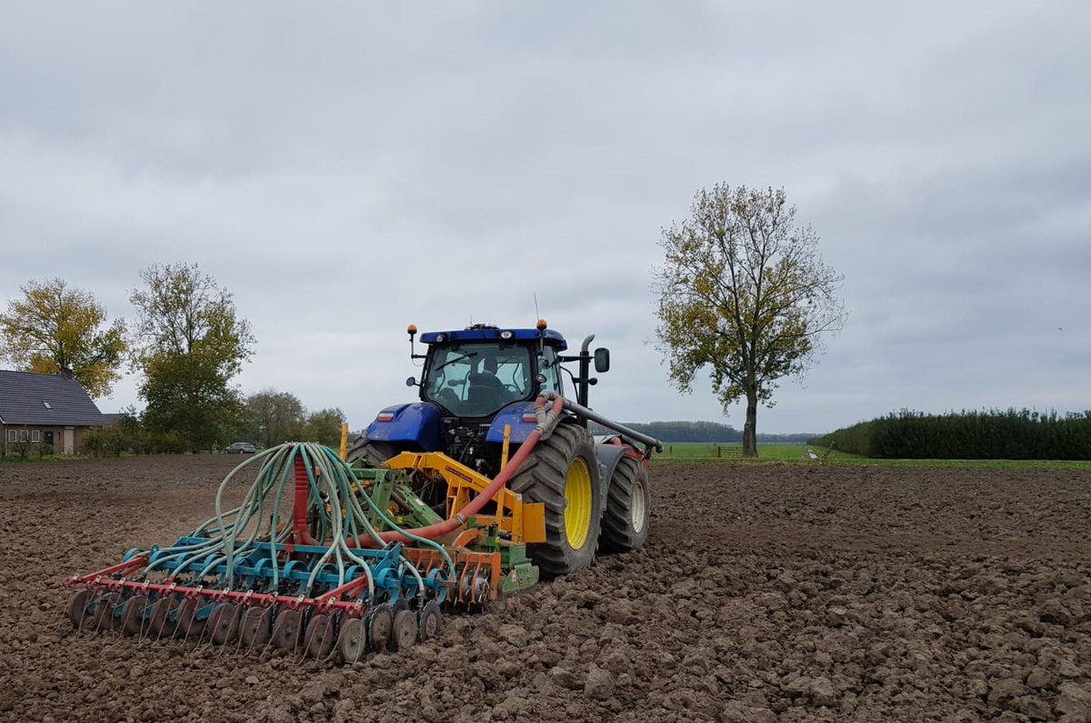 AR_Plant's tweet photo. Onze graandemo met wintertarwe en wintergerst is alweer ingezaaid. De demovelden zijn te vinden bij Ferdy Dees in Maurik. Volgend jaar zien we het resultaat! https://t.co/FHwvYTI8o7