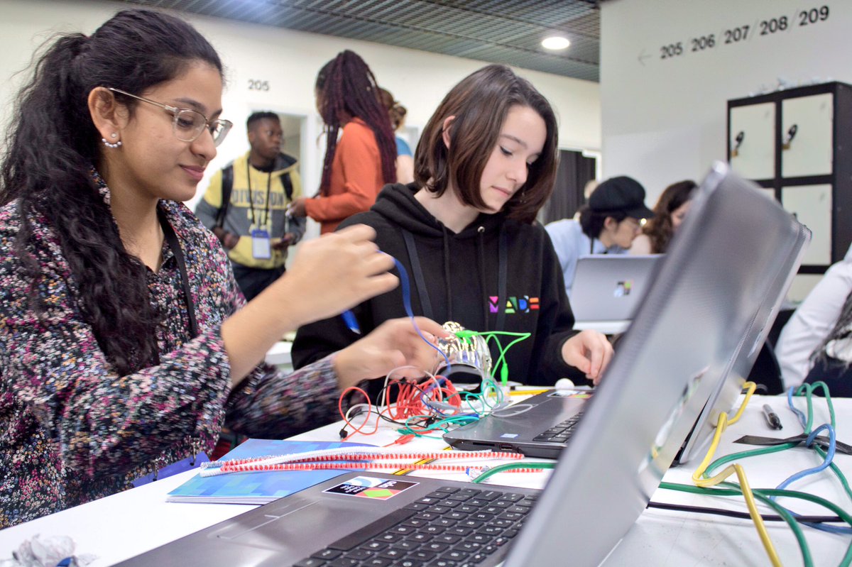 gbaman1's tweet image. What a weekend!
After 5-6 months of prep, had a fantastic weekend Wrangling with @mozillafestival Youth Zone team for 3rd year running.
We had an amazing army of 80+ volunteer facilitators ages 7 and up who delivered 40+ workshops across the weekend.
Huge thanks to everyone!