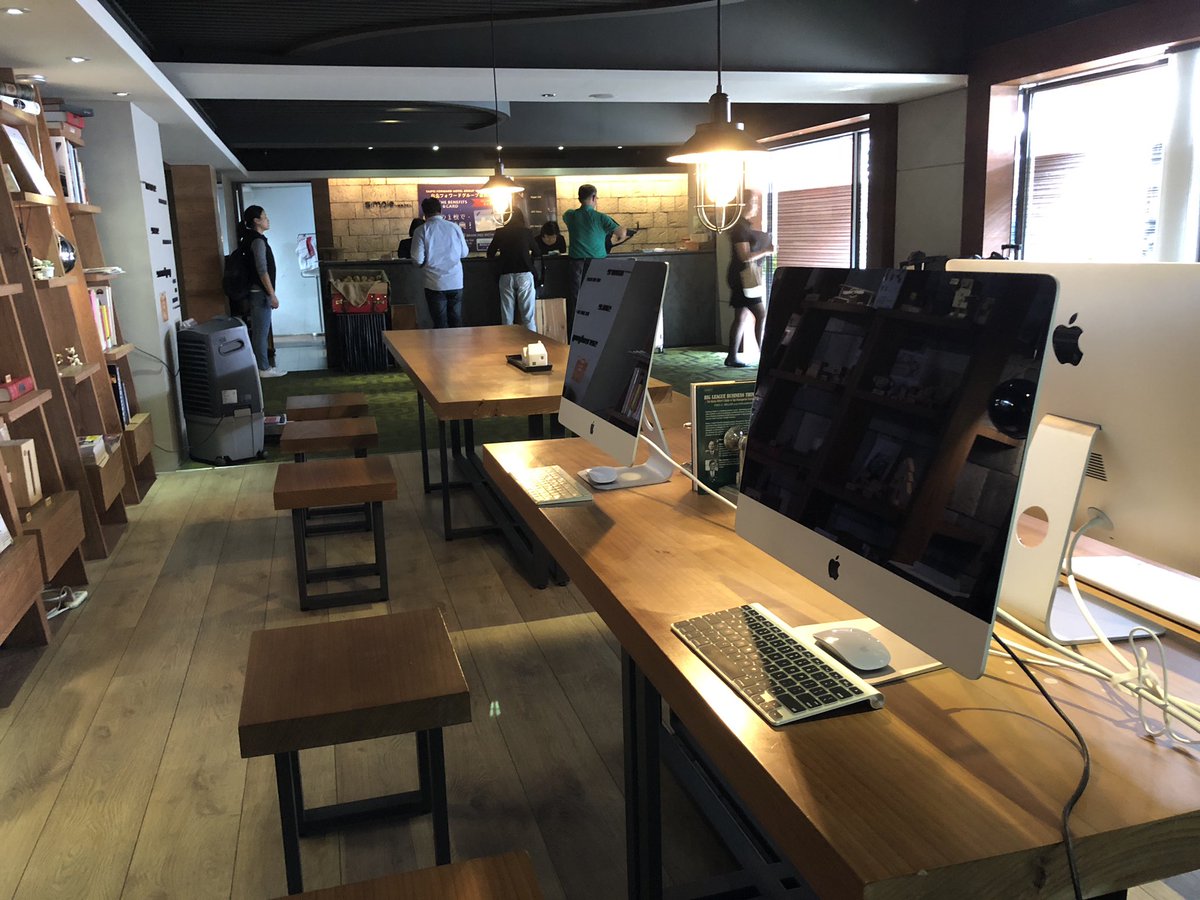 simpleplushotel's tweet photo. #旅館大廳 #免費提供 #茶 #水 #咖啡 #Apple電腦上網 #wifi #報紙 #雜誌 #觀光旅遊資料 #歡迎多加使用 
.
.
.
#飯店大廳 #1樓大廳 #櫃台 #咖啡廳 #圖書館 #誠品 #書店 #燈光美氣氛佳 #hotellobby #lobby #simpleplushotel #simplehotel #simple #簡單幸福 #簡單就是幸福 https://t.co/pBFzBZp4BQ