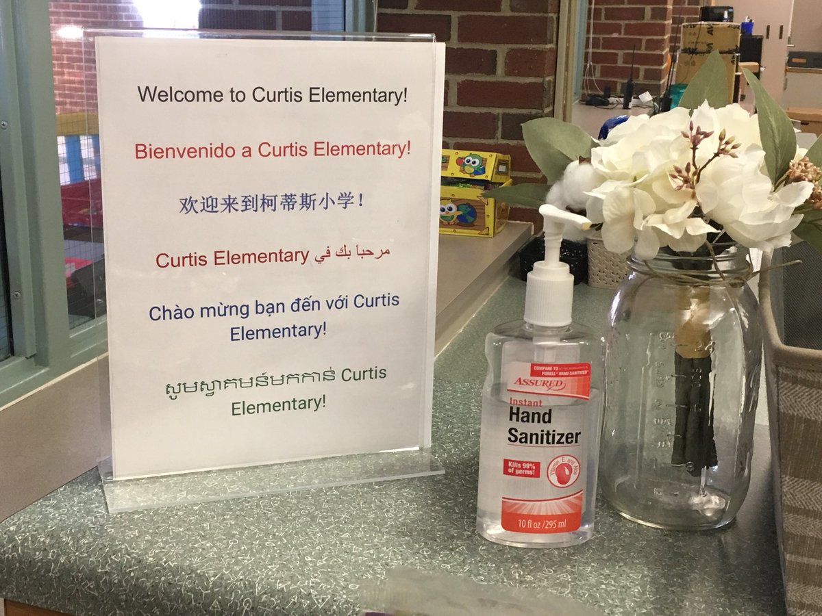 Little signs like this make a BIG difference in making our families feel welcome! What does your school do to open communication with  multicultural families? @CurtisPrincipal #oneCCPS