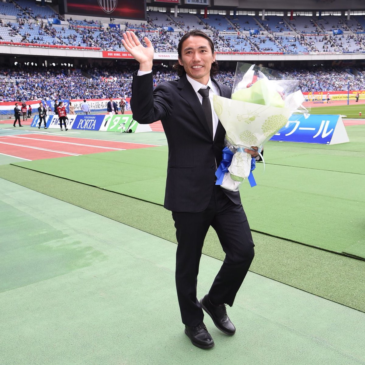 prompt_fmarinos's tweet photo. 昨シーズンをもって引退した坂田大輔氏（2001年～2010年所属）が、2018 Jリーグアウォーズにて、功労選手賞を受賞することが決定しました！

https://t.co/q6NfS8DMjv
#fmarinos #Jリーグ #坂田大輔 https://t.co/K8LEdodVGr