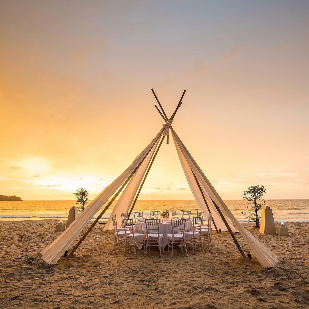 💐 Experience <a href="/DusitPhuket/">Dusit Thani Laguna Phuket</a>’s next level private dinner on the beach.
📷 Captured by @roon_Phuket_photography