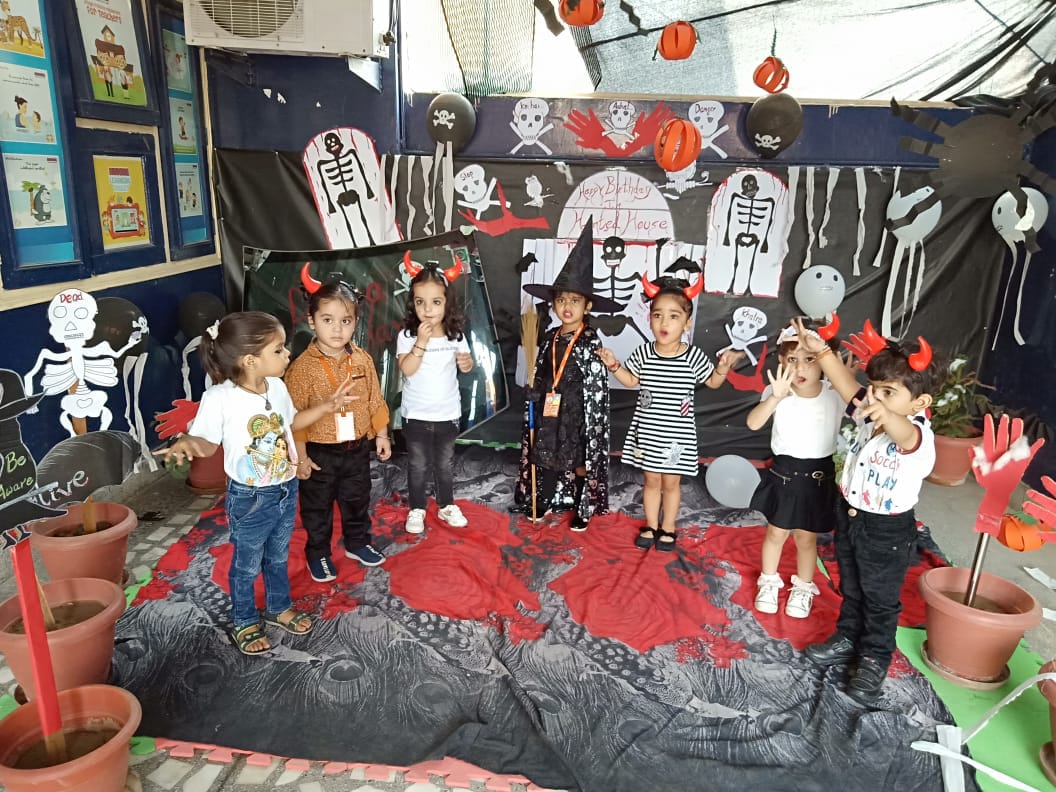 KidzeeIndia's tweet photo. #Halloween is just around the corner and the students of Kidzee Sikandra Agra are in the zest of it. They all came differently dressed up and had a blast. https://t.co/2brD7nU7oc