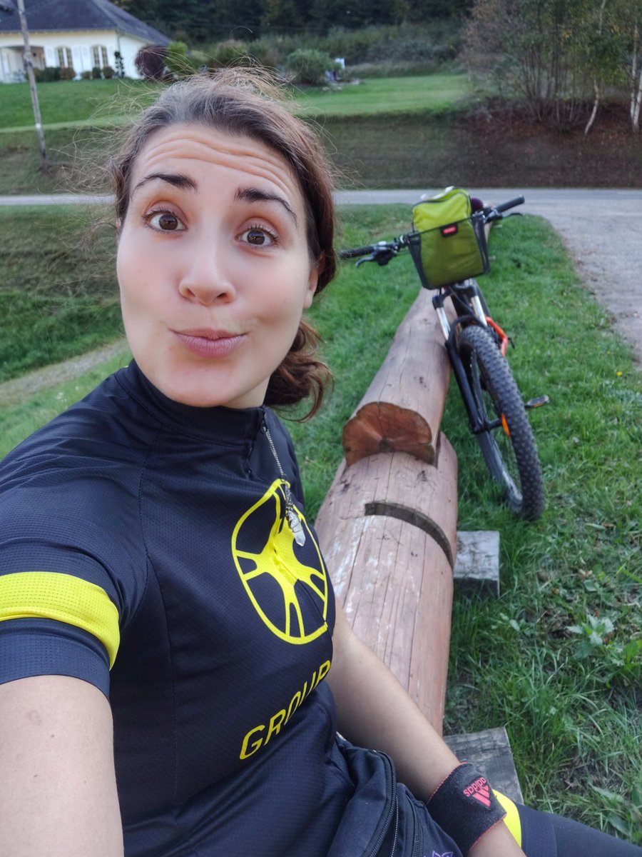 zegreengeekette's tweet photo. Sortie VTT avec Jean-Marie &amp; Jeannot du club vosgien de Soucht, dis donc ils envoient encore pas mal du pâté (enfin de végé-pâté hein) et eux ils ont pas d'assistance électrique ! Je me prends presque à me croire"grande" cycliste... 😎 #MyGreenPaysDeBitche #EnjoyPaysDeBitche https://t.co/HO3osubj1i