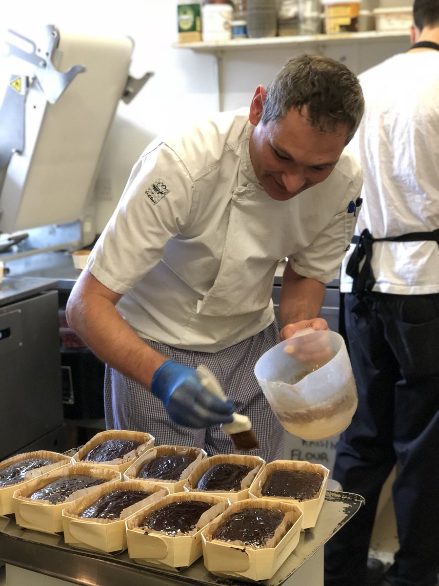 CowdrayFarmShop's tweet image. All our cakes are homemade by our talented team of pastry chefs #gingercake #freshlymade #cowdraycakes cowdray.co.uk