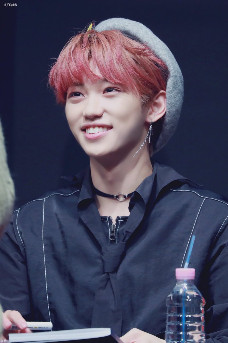 HopeKids0915's tweet photo. 181028 
신촌 팬싸
HQ 2P
🎀🎀🎀

#StrayKids
#필릭스 
#Felix
#스트레이키즈 
#SKZ #스키즈 https://t.co/cQ06ORHcRL