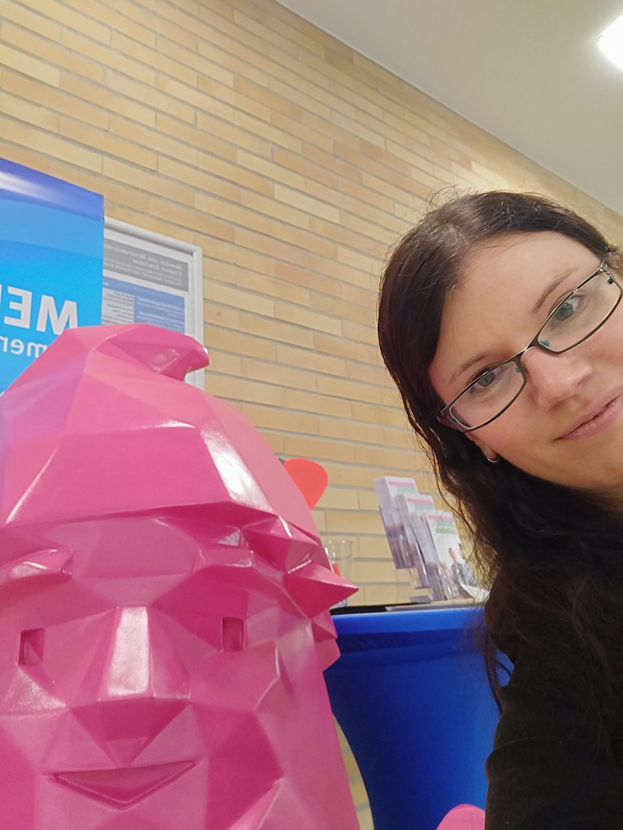 cbeckerAT's tweet photo. Auf der #MeetIT18 informieren sich nicht nur Studenten über die Berufsfelder in der IT.. gerade #Karlfie den #BugaZwerg getroffen. ;) https://t.co/JH5ZfIc1G9