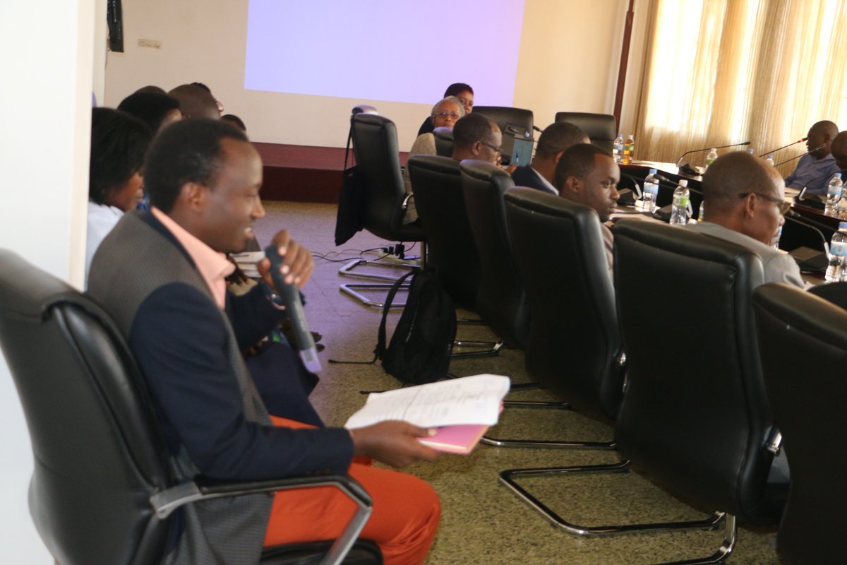 Rwanda_Sports's tweet photo. Iyi nama yitabiriwe n'abayobozi mu nzego zitandukanye  zagize uruhare mu gutegura Icyumweru cyo gusoma no kwandika 2018 #LiteracyWeek2018, intego ni ukongera umubare w'abafatanyabikorwa b'Iki cyumweru hagamijwe ko byagera mu Turere twose tw'Igihugu uko ari 30 https://t.co/1iqN9jBboF