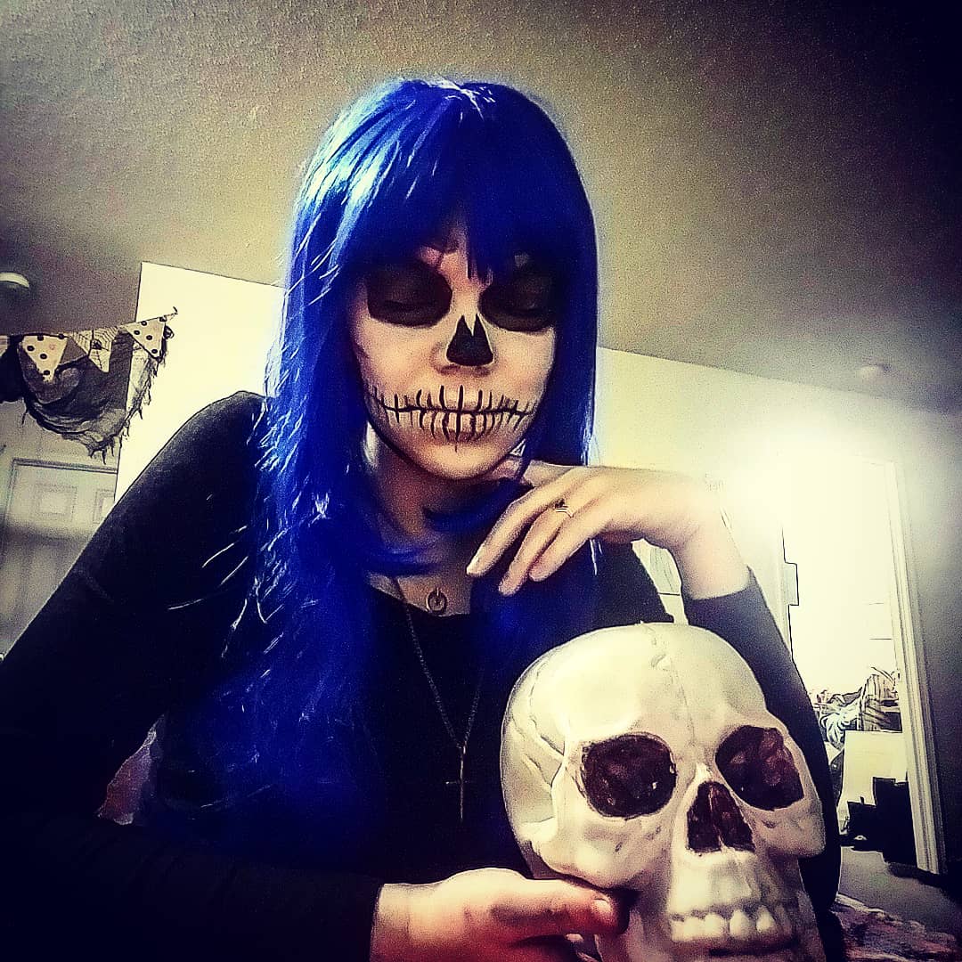 emberFireFly_me's tweet photo. For day 30 I have a blue skeleton! I hope you all like!
#fashion #halloween #31daychallenge #30daychallenge #makeup #skeleton #blue #bluewig #tutu #stripedleggings #day30 https://t.co/5gA4aniaYE
