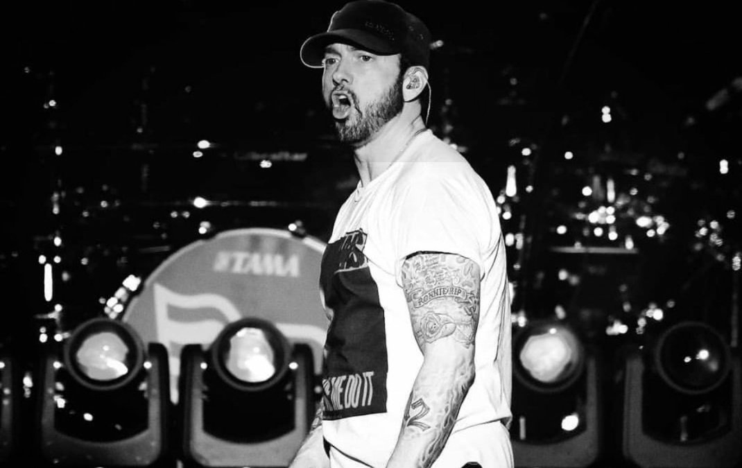 eminemchart's tweet photo. Stans Weekly Schedule:
Tmrw: #KamikazeStreamingParty
Friday: #MMLPStreamingParty
Saturday: #RevivalStreamingParty
ALL week: voting on EMAs and using #ARIASEMINEM to vote on #Arias.
Follow @EminemVoteStats and
RT TO SPREAD!! https://t.co/qUKMCuUvqR