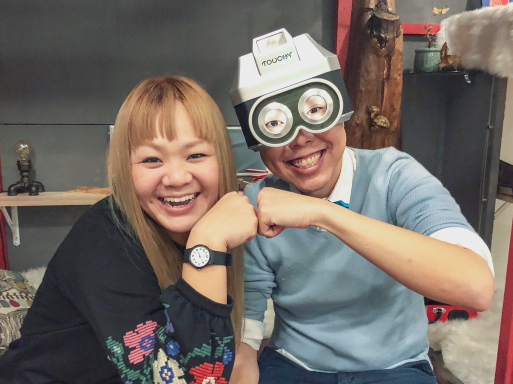 新橋パフォーマンスのTouchyガイドはFunFunです！彼女はいつも顔いっぱいに笑顔を浮かべて、周りのすべての人に元気を与えてくれる存在です！
#新橋 のテーマは"Touch is Relaxing”。お仕事終わりの乾杯前に、皆さんを応援させてください！
#touchycamera #お疲れ様 #campfireチャレンジ #サラリーマン