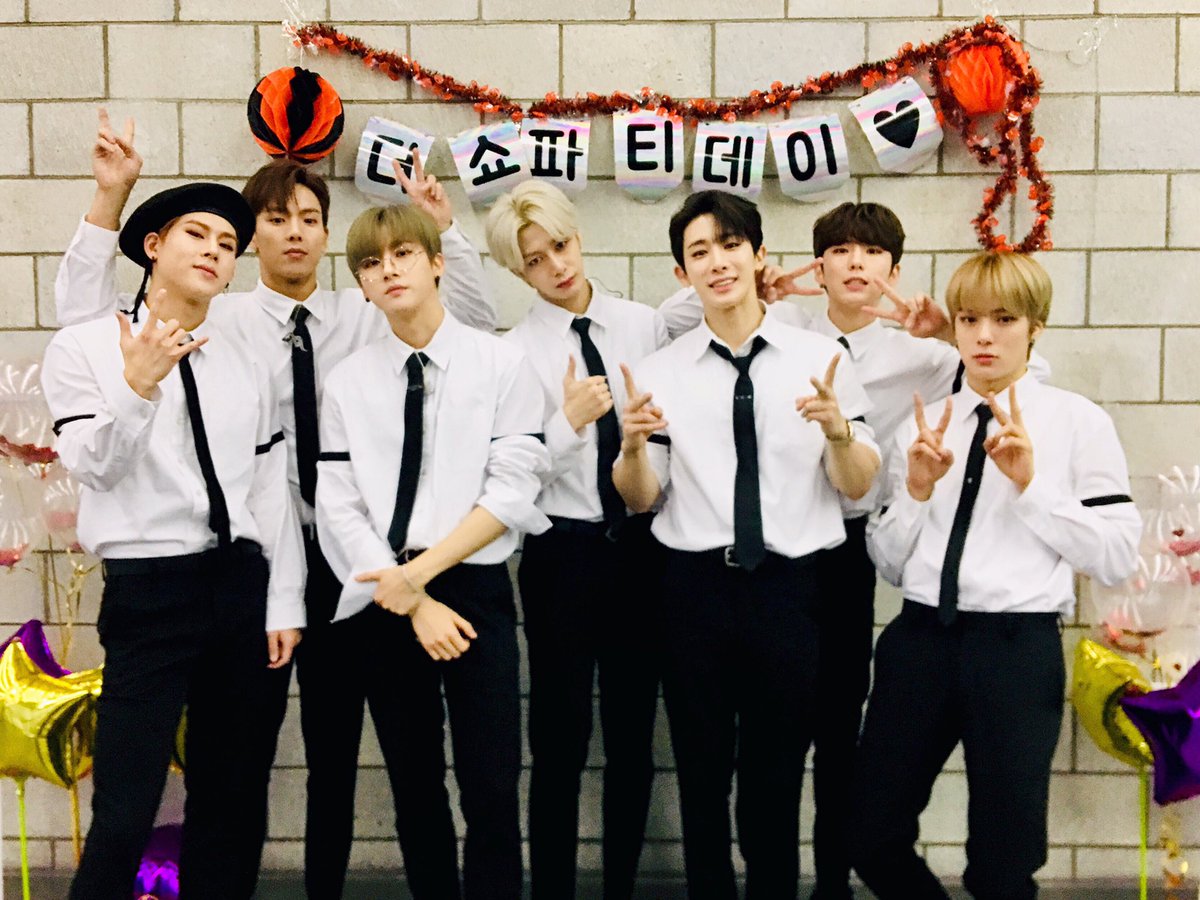MONSTAXTRANS's tweet photo. (TWITTER) 181030

[#MONSTA_X] 
181030 #MonstaX
🔫 #SBSMTV #TheShow
 ✔#MONSTAX #ShootOut #MySelf

#MONSTAX_ShootOut
#ShootOut1stWin
#Monbeb #WeLoveYou ❤️❤️ https://t.co/uA7qVKKgzA https://t.co/zTkVIRtjxq