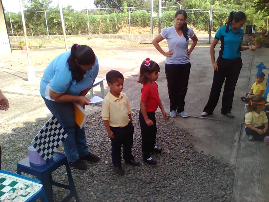ceibislamadrev1's tweet photo. @EvelinRosendo1 @rpaatt @MPPEDUCACION El día 29/10/18 Se realizó una Muestra de Ajedrez https://t.co/MeuCKXlAJu