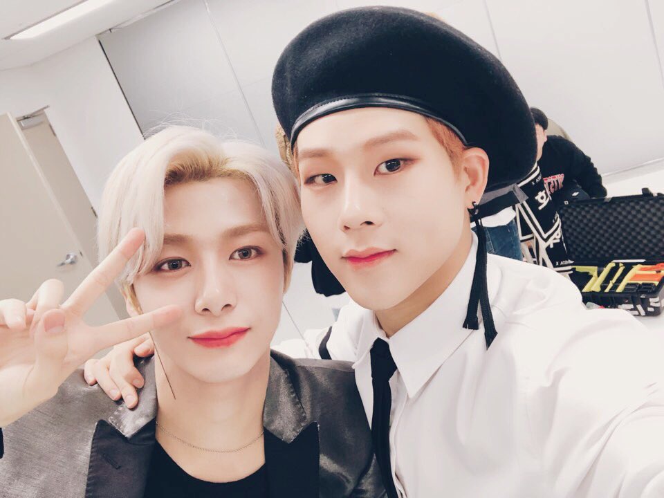 [#주헌] 몬베베 우리 1등~~~~~~!!!!!!!! 넘넘 고마워요 매번 ㅎㅎ 진짜 기분 너무 좋드아~ 우리 형 형원이형도 엠씨 잘봤고 수고했으 ㅋㅋ 오늘 최고다!!