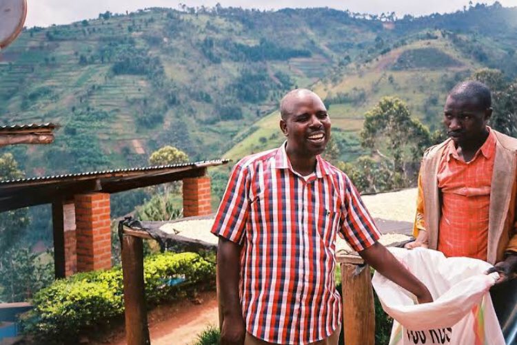 doriane_kaze's tweet image. Meet Dukunde Kawa Musasa, Rwanda:Enabling 1400+ Farmers to double their Income.The Cooperative reminds us that coffee is also about changing the farmers’ lives. @QuestionCoffee @rwashoscco @RoyalCoffee @RwandAgriExport @SCASA_Coffee 
#AFCA2019 #visitrwanda