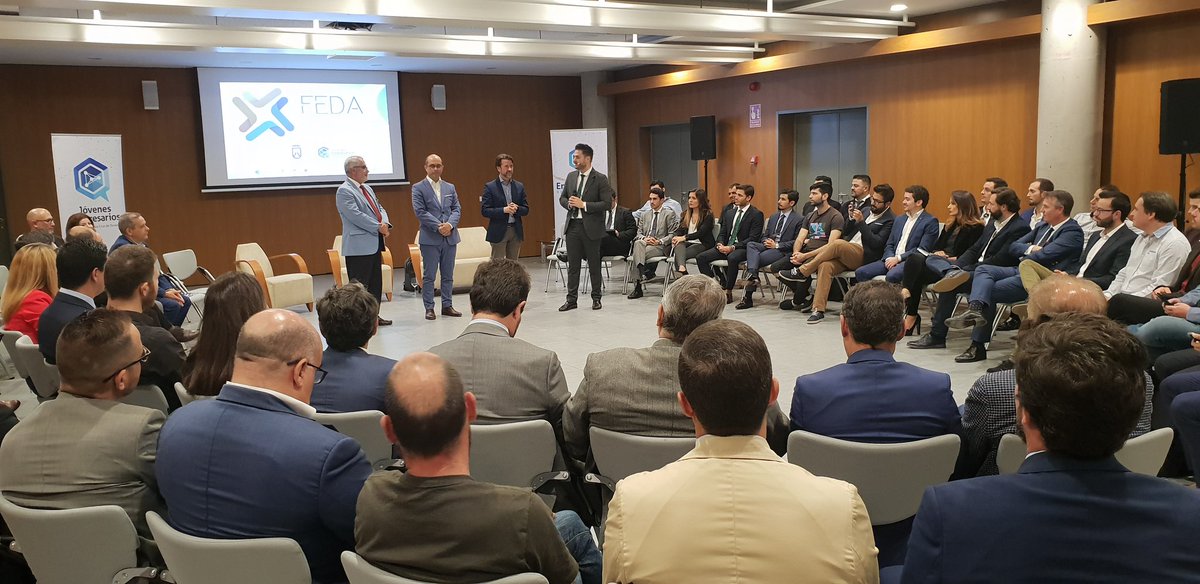 ajetenerife's tweet photo. Empezamos con la presentación de #FEDA2018 #XAniversarioJovenesEmpresariosTenerife https://t.co/Vw5nTnPRPB