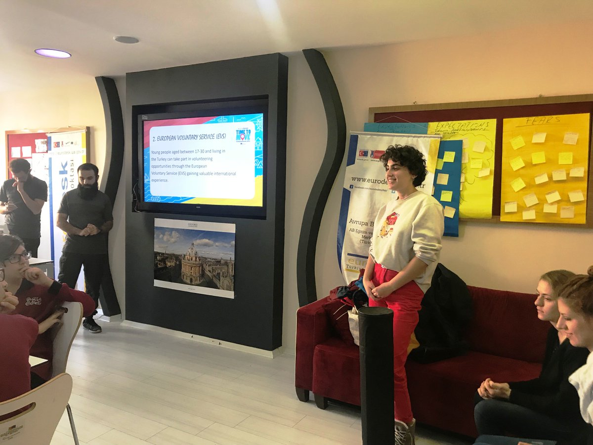 eurodesktr's tweet photo. Eurodesk Temas Noktası Sivas Gelişim Gençlik Derneği tarafından #TimetoMove2018 etkinlikleri kapsamında Sivas Fen Lisesi'nde ve kendi derneklerinde gençlere Avrupa Fırsatları ve AGH hakkında bilgi verildi.
@ulusalajans @Eurodesk https://t.co/ixdlqTqTKc