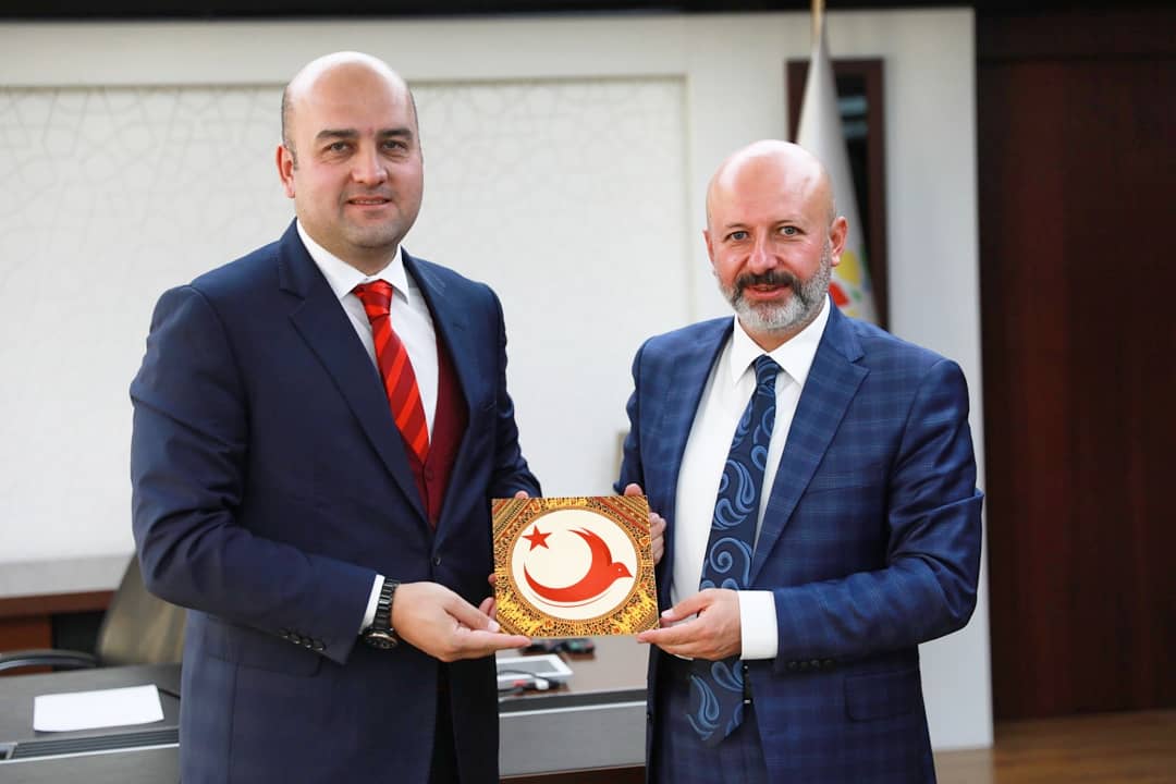 ahmet colakbayrakdar on twitter kayseri il goc idaresi muduru omer tasci ve beraberindekileri baskanligimizda misafir ettim kendilerine calismalarinda basarilar diliyorum https t co 9wol5aj1me twitter