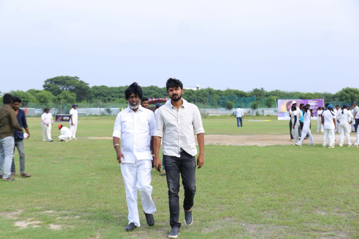 AnandSkfc's tweet photo. Thambi @Darshan_Offl 👍✌ #Kanaa #WomensCricketTournament #SKFC 

 @KanchiSkfc / @DN_fanzclub https://t.co/LMvBrOX6CI