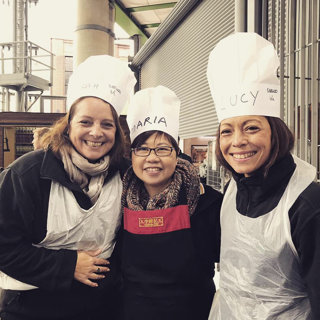 TheGCAsUK's tweet photo. Huge congratulations to our friends schoolofwok for the incredible #wokfor1000 at #BoroughMarket today. Shout out to our star judges @jeremypang_official and #sonnyleong53 plus #theGCAs Founders @sasarcola and @lucytsemitchell for cooking up a storm! #seewoo #chinatown #wonton https://t.co/QTeS8xriJ0