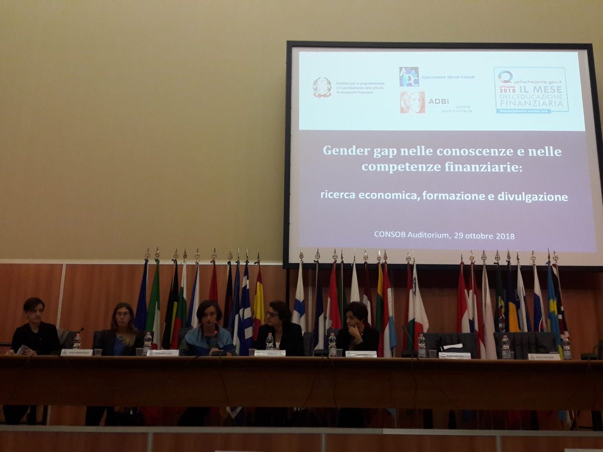 Una punta di orgoglio per questo palco tutto al femminile e di altissimo livello. Tra i relatori @A_Lusardi, Direttore di <a href="/ITAedufin/">Comitato EduFin</a>