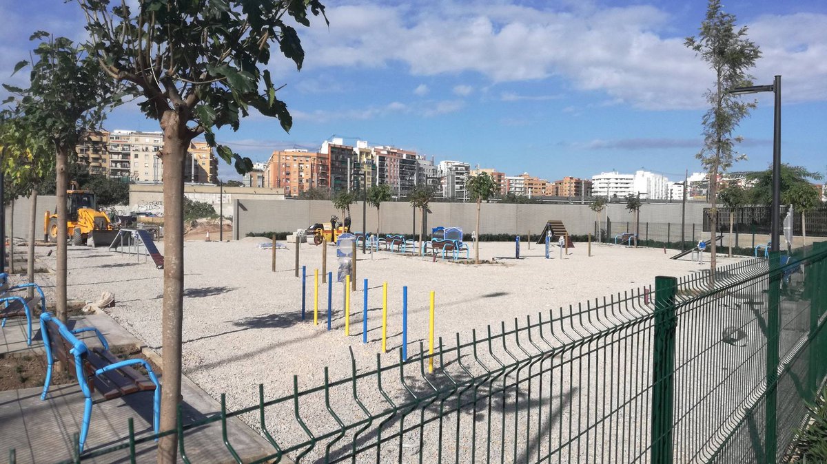 Dale al ❤️ si tu también estás impaciente porque abran el #parquecentral de #Valencia y poder ir a pasear con los #perros a la zona canina! #Ruzafa #Malilla #parquelimpio #seamosrespetuosos