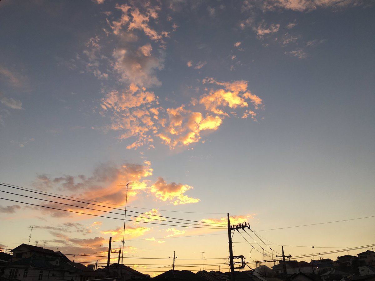 tranaparentsky's tweet photo. 秋の空
色づく心
染まる秋

#夕空 #私色の空 #透明の刻 https://t.co/6GrKrJl1sK