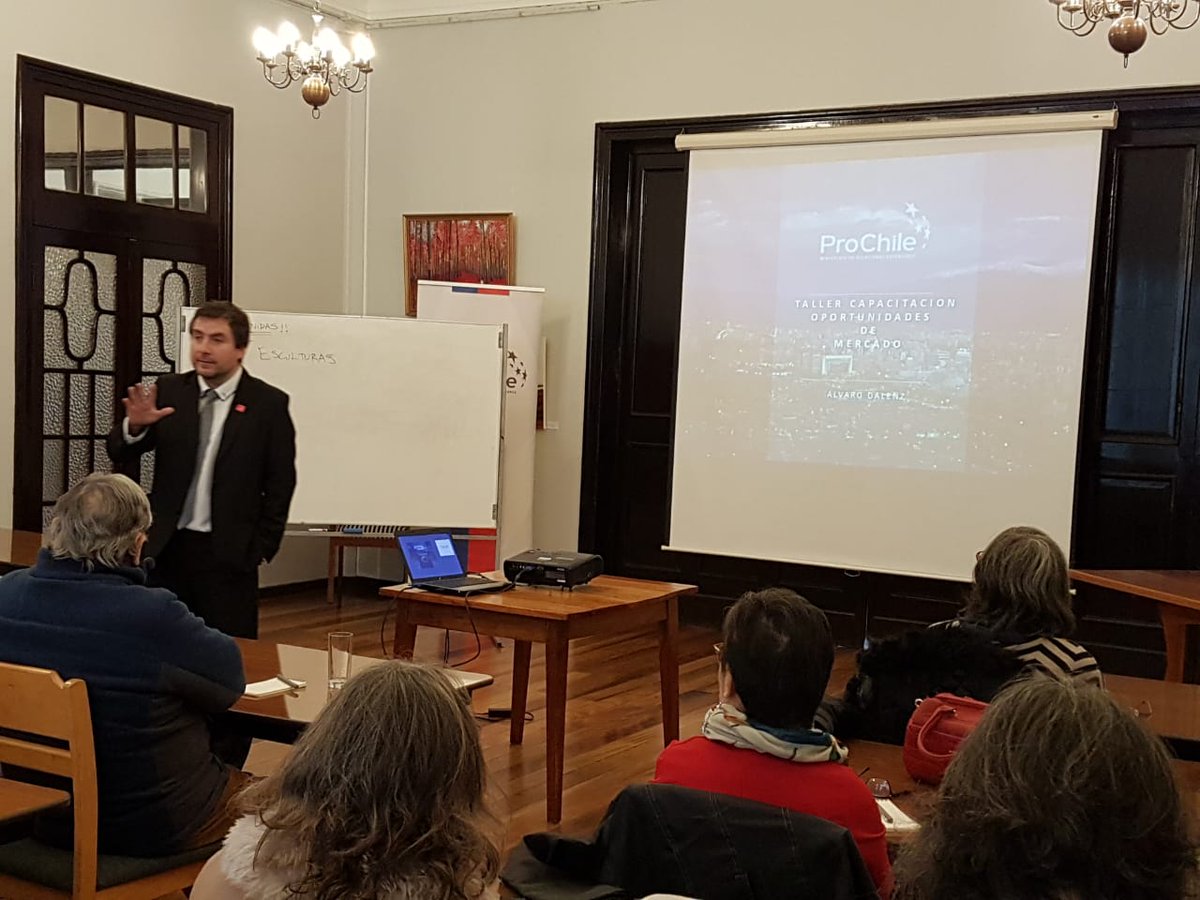 Ahora en #valdiviacl participando en Taller <a href="/ProChile/">ProChile</a> @DIRECON_CHILE Oportunidades de Mercado junto a su director <a href="/h_azurmendi/">Henry Azurmendi T.</a>   #losrios