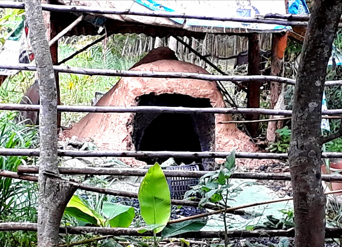 clickittopickit's tweet image. This is the first earthen oven that I've see here in Thailand...   
#earthoven #breadoven #thaioven #thailandlifestyle