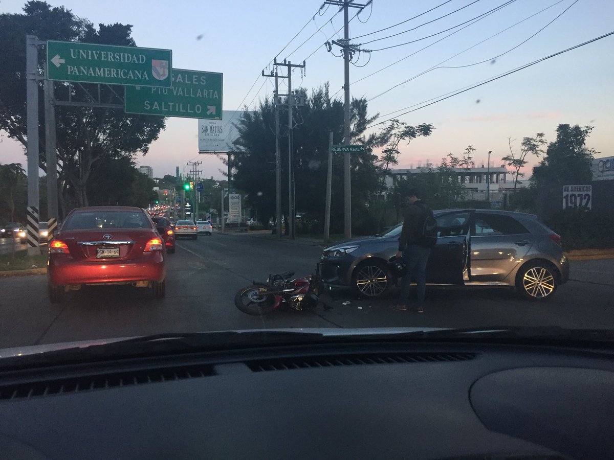 lorelome123's tweet photo. @Trafico_ZMG percance av. Américas casi esq con av.patria rumbo a los arcos de Zapopan https://t.co/GeyCVOi0wU