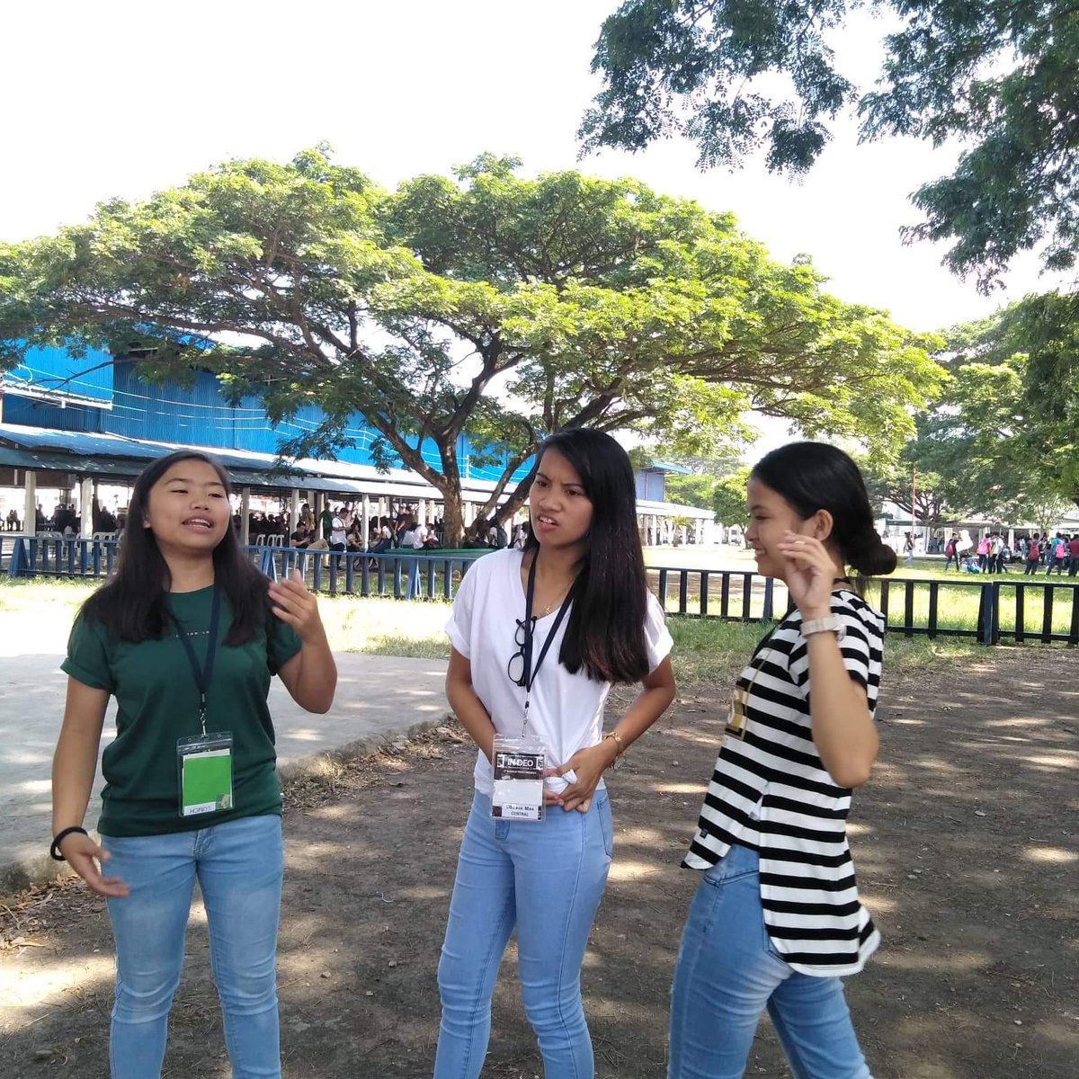 francefriesm's tweet photo. cheers to more candid photos with you, two! ✨❤ #BAYCON2018 @_ariannerosita @IamDhessaRamos https://t.co/B7TATgx84J