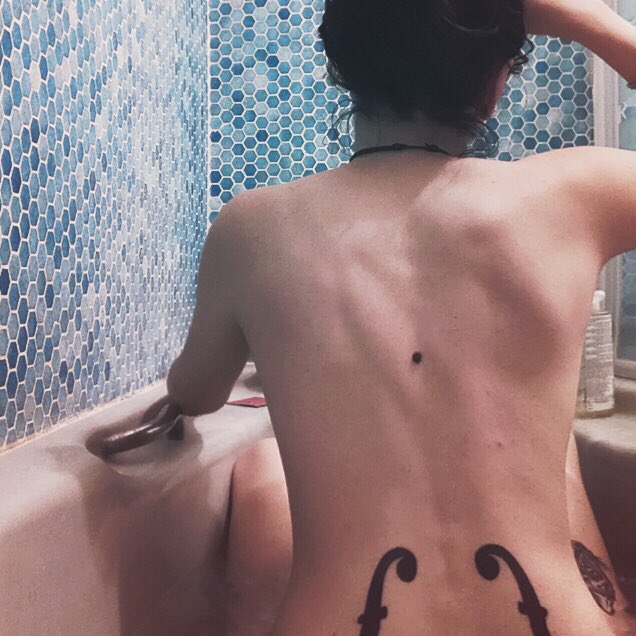 mangchanis's tweet photo. [My Body My Rules]
Inked girl. 
#BodyPosi https://t.co/kAtNyAco41