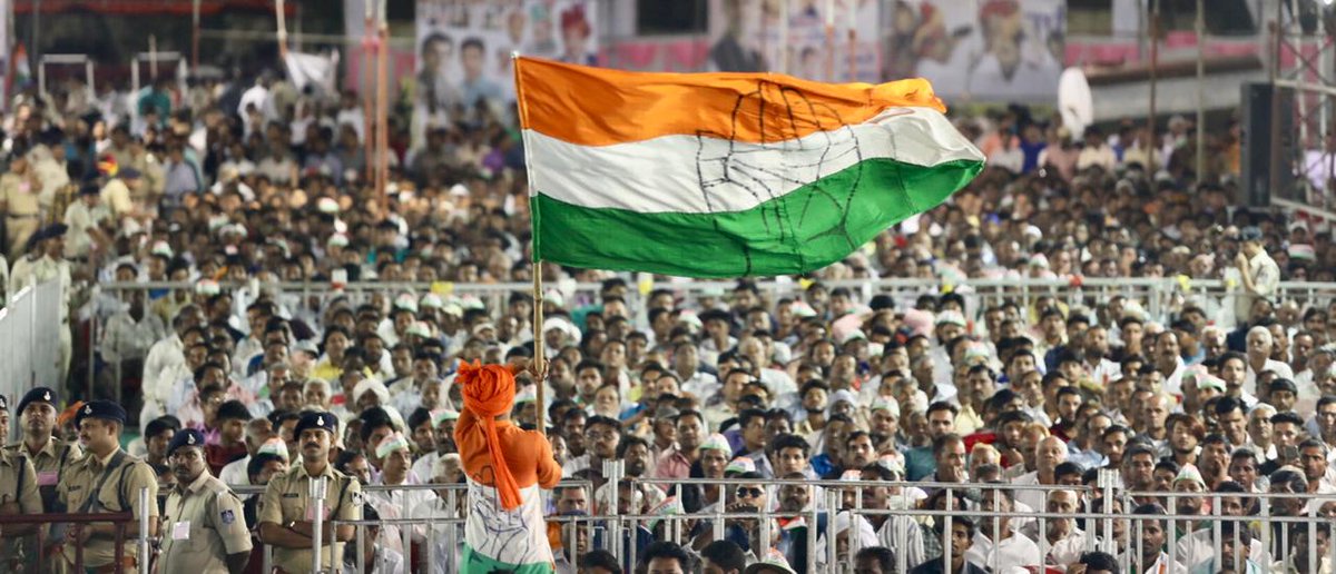 संविधान पर आक्रमण बीजेपी और आरएसएस के लोग कर रहे हैं। कांग्रेस पार्टी, हम और आप मिलकर संविधान की रक्षा करेंगे और उस संविधान को कोई छू भी नहीं पायेगा : कांग्रेस अध्यक्ष <a href="/RahulGandhi/">Rahul Gandhi</a> #CongressForMP