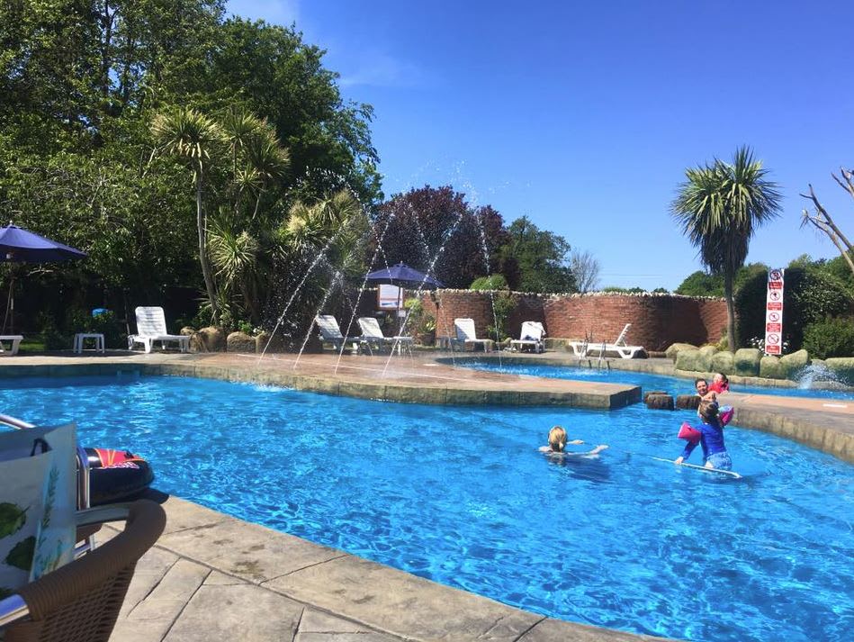 What's the best way to get through a long Tuesday at work? Dreaming of being back on holiday of course 😍