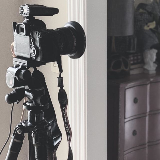 ckohut's tweet photo. #projectshutthefrontdoor is ready for her close up. #designninja #oneroomchallenge #bhgorc @oneroomchallenge @betterhomesandgardens @homelovenetwork https://t.co/nNp7ZRsB3K https://t.co/56ShbZMxdj