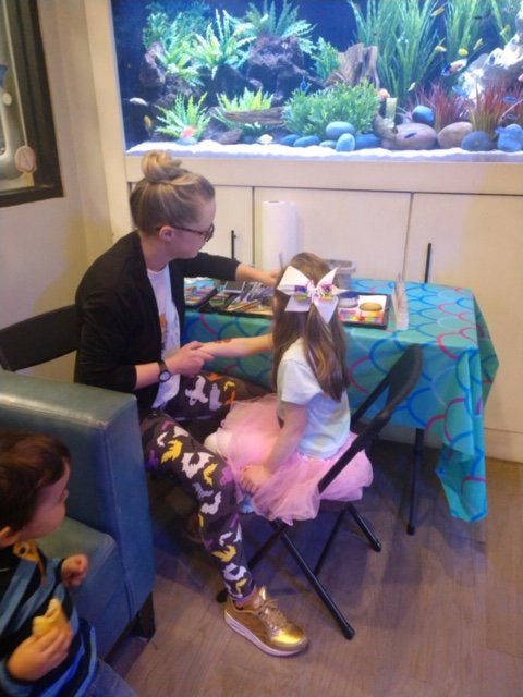 FGFlow's tweet image. @FGFlow does birthday parties on the weekends!! This one got us a visit from Princess Ariel and a face painter. Birthday parties include use of our party room, demonstration feeding, kids pond room feeding, and touch tanks.