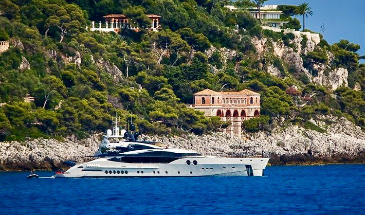 Beautiful shot of the 52 metre M/Y Bliss by Raphaël Belly Photography See more on the PJ170 here bit.ly/2lb7vCN