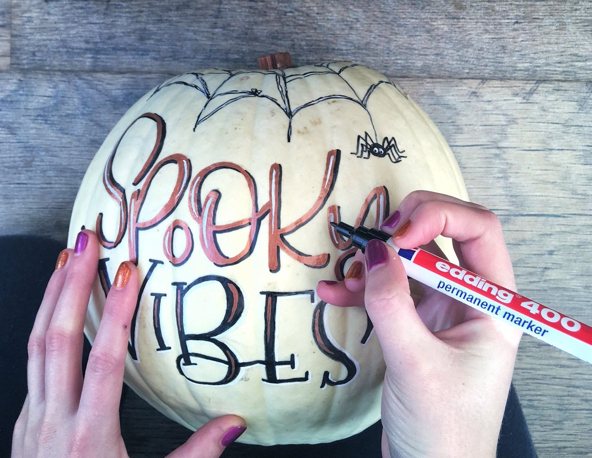 Edding Uk If You Don T Fancy The Gooey Mess Of Carving A Pumpkin You Could Try Hand Lettering Them Instead Pumpkin Handlettering Halloween T Co Cljre1afpc