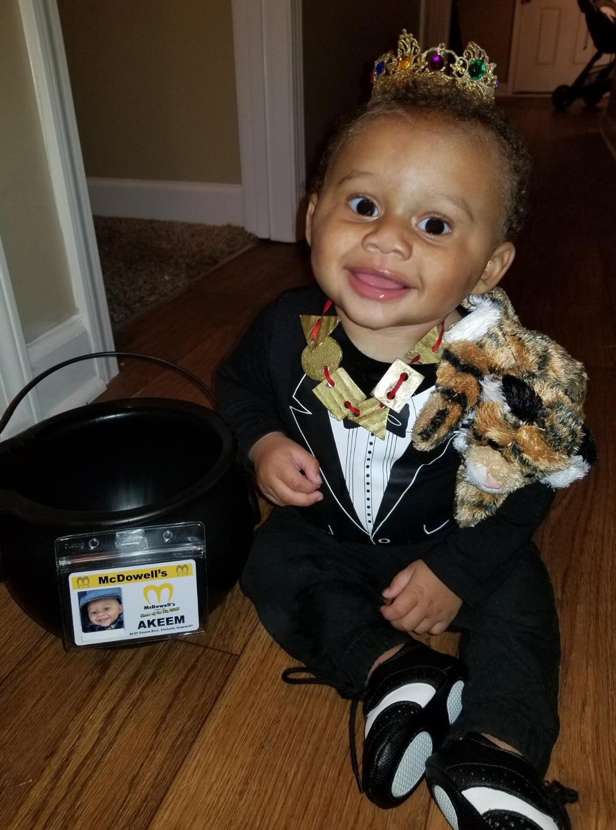 kelly_kelly2304's tweet photo. Prince Akeem of Zamunda hanging out before his shift at McDowell's this evening #ComingToAmerica #Zamunda #PrinceAmari #PrinceAkeem #QueenAoleon #CreativeMommy https://t.co/BJvkjoS3jN