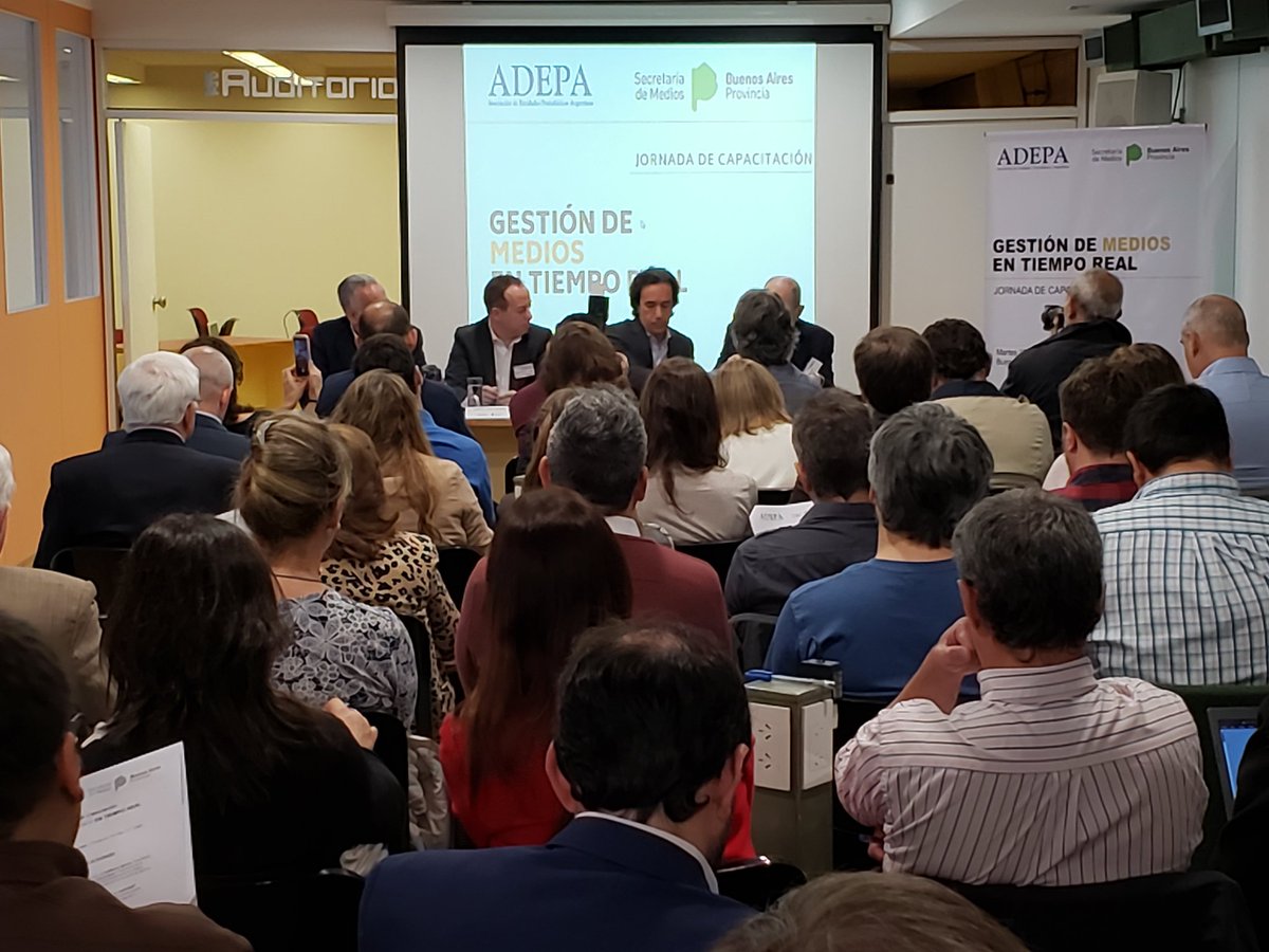 Adepargentina's tweet photo. El presidente del Comité Estratégico de Adepa @GuillermoIg43 da la bienvenida y recuerda el 35° aniversario del triunfo electoral de Raúl Alfonsín. También enfatiza la importancia de la capacitación de directivos y periodistas en "tiempos de cambios permanentes y acelerados". https://t.co/aNO6E7Y72H