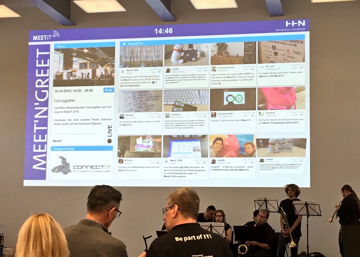 ColBts's tweet photo. Ausklang der #MeetIT18 mit #HHN Bigband und Science Slam. Im Hintergrund natürlich #digitalDabei dank @TweetPnt https://t.co/h9nlbxqNRO