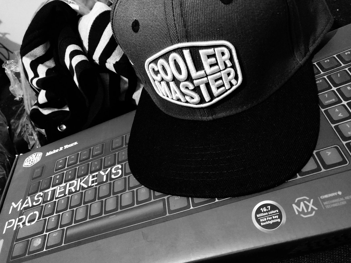 The feeling when you receive a care package 😍. Cant wait to see what kind of photos I can come up with for my friends at <a href="/CoolerMasterND/">Cooler Master Nordics</a>.  #esports #photography