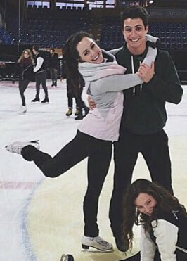 (not) Scott Moir #XXI tweet media