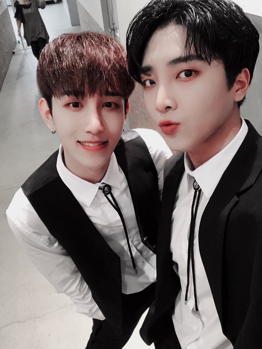 teamct_romeo's tweet photo. [윤성] ㅎㅎㅎ정장 입었다아아아|~~~🤣👍 https://t.co/MRZLAzgbWK
