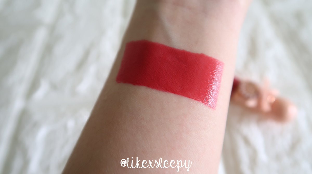 likexsleepy's tweet photo. 🍬bisous bisous c'est si bon lip matte – raspberry souffle ตัวนี้สีจะออกชมพูอมแดงหน่อยๆ แต่ยอมใจให้แพ็คเกจไปเลย น่ารักมากกก💖 ส่วนตัวลิปจะเป็นเนื้อแมตต์แต่ไม่หนักปาก เม็ดสีแน่นสีชัด ติดทนนาน(มาก!) กลิ่นลิปก็จะหอมออกแนวราสเบอรี่หน่อยๆ🌬
#HowtoPerfect #ไว้รีวิวห้ามขายของโว้ยย https://t.co/HvmqXCcTEc