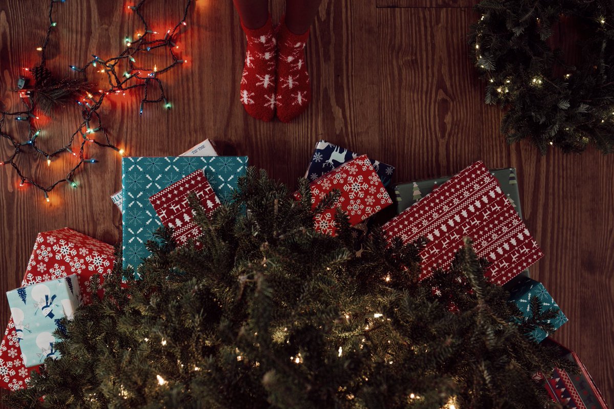CapitolTree2018's tweet photo. 56 days til Christmas.. but who’s counting? 😉
.
.
#christmasinspo #presents #tree #lights #christmastree #festivities #christmastraditions #fuzzysocks #christmasspirit #singloudforalltohear #xmas #christmasfavorites https://t.co/G5iedfvpmy